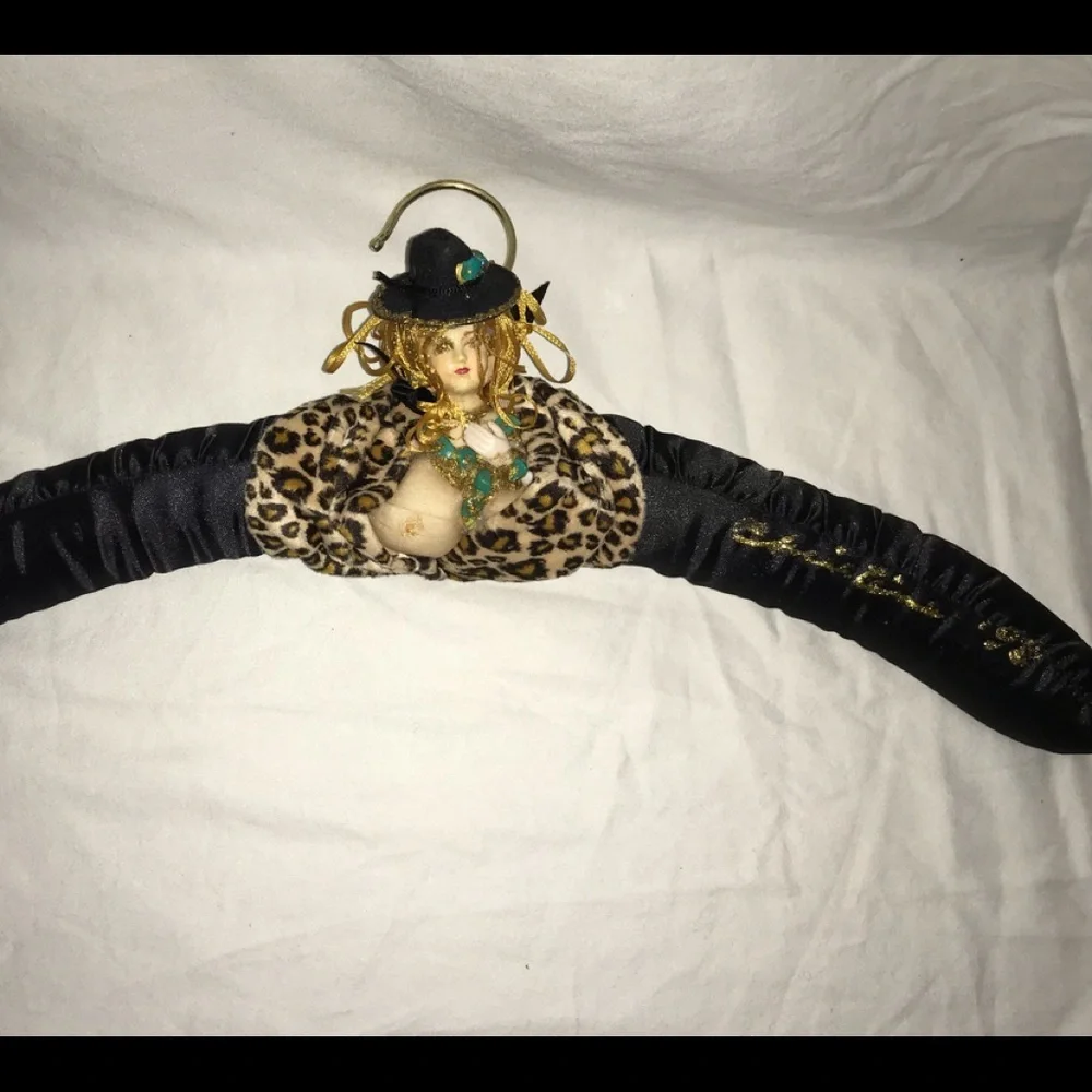 Vintage Padded Hanger Satin Lady Figure Hanger - Picture 4 of 6